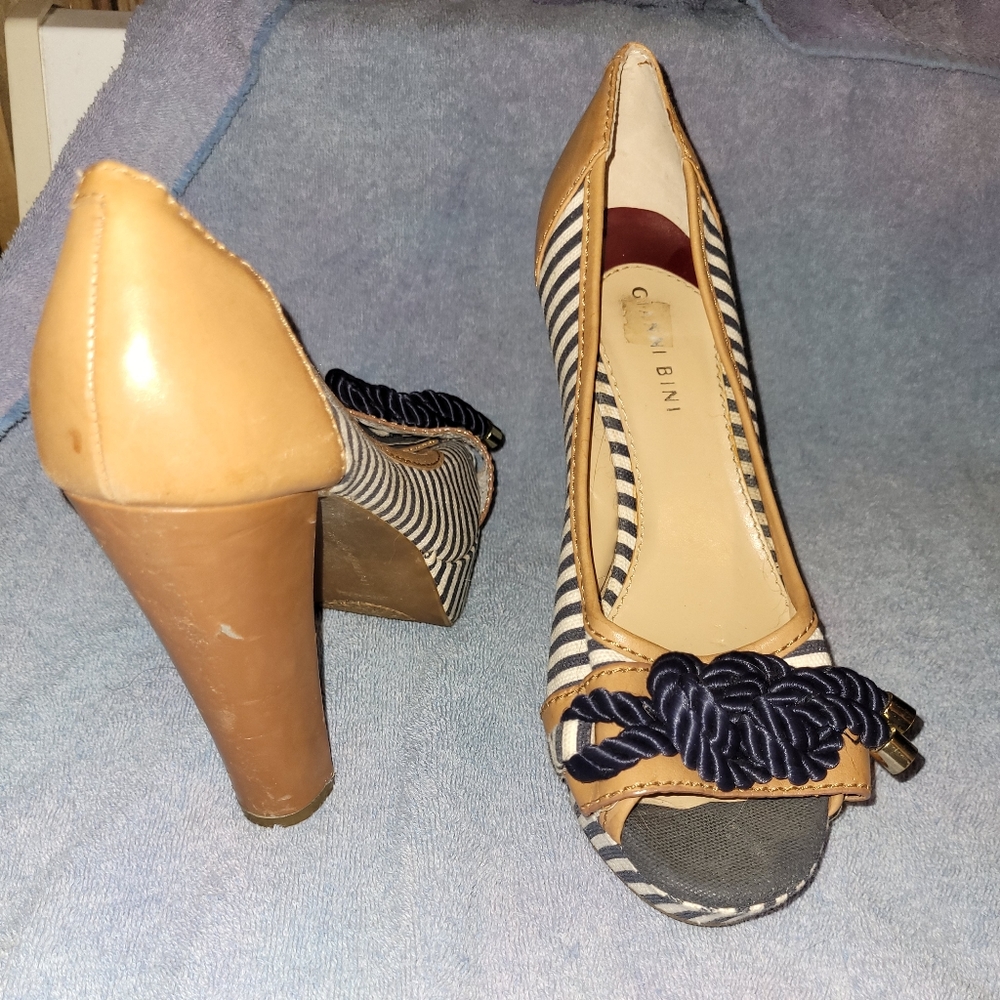 Size 10 Gianni Binni nautical blue and white striped heels with rope detail.